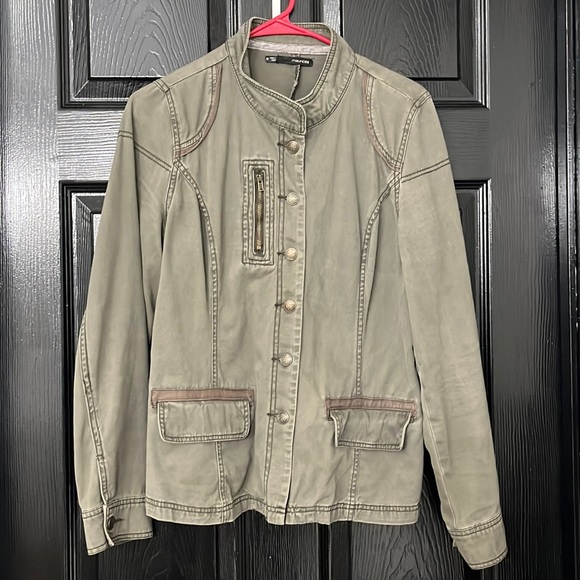 Army green jacket - Picture 1 of 4